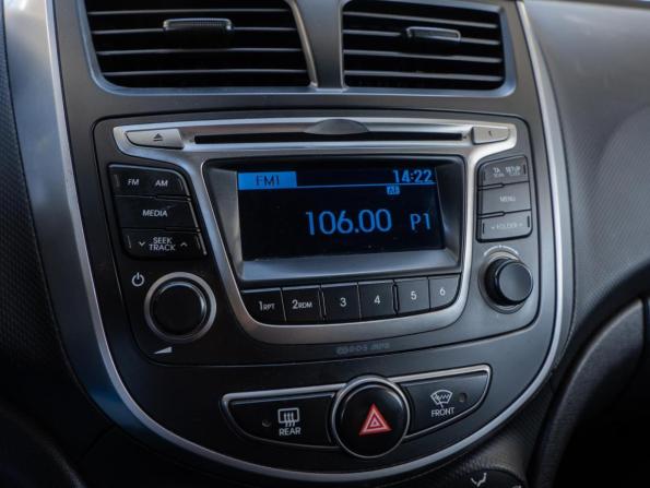 Hyundai Solaris I Рестайлинг с пробегом 2015 года, цена 999 000 рублей, 165854 км, седан, Автокод Объявления