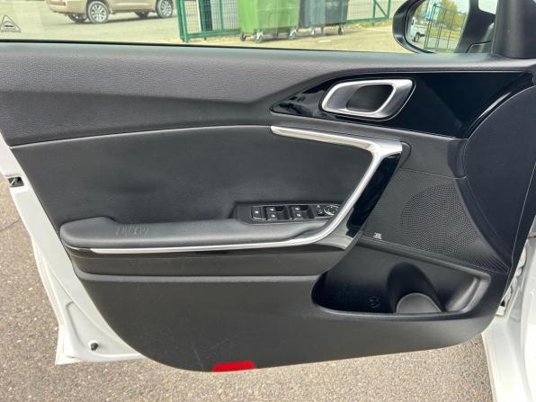 Kia Ceed III с пробегом 2019 года, цена 1 470 000 рублей, 195000 км, хэтчбек, Автокод Объявления