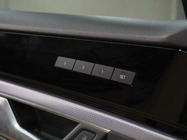 Volkswagen Touareg III с пробегом 2019 года, цена 7 999 000 рублей, 46743 км, внедорожник, Автокод Объявления