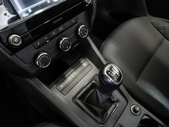 Skoda Octavia III (A7) Рестайлинг с пробегом 2018 года, цена 1 490 000 рублей, 174691 км, лифтбек, Автокод Объявления