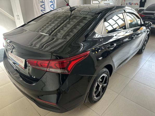 Hyundai Solaris II с пробегом 2018 года, цена 1 364 000 рублей, 115300 км, седан, Автокод Объявления