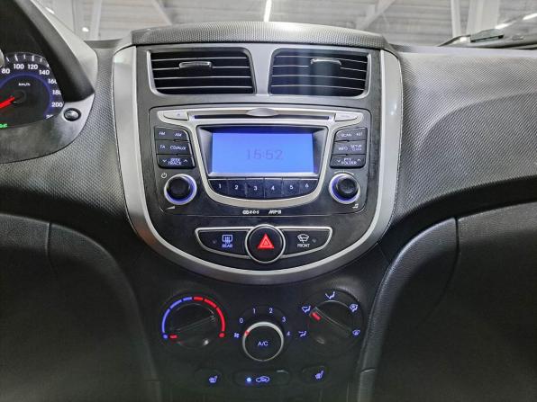 Hyundai Solaris I с пробегом 2013 года, цена 660 000 рублей, 155900 км, седан, Автокод Объявления
