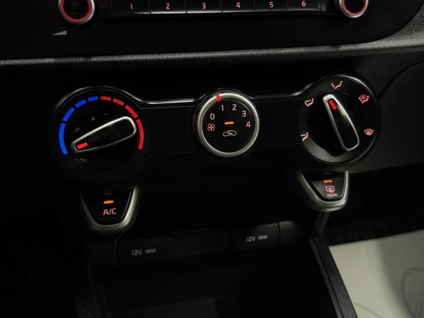 Kia Rio IV Рестайлинг с пробегом 2021 года, цена 1 460 000 рублей, 78227 км, седан, Автокод Объявления