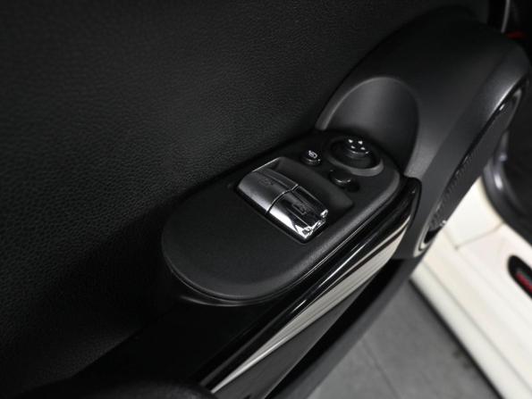 Mini Hatch III (F55/F56) с пробегом 2016 года, цена 2 229 000 рублей, 191512 км, хэтчбек, Автокод Объявления