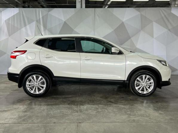 Nissan Qashqai II с пробегом 2015 года, цена 1 530 000 рублей, 121229 км, внедорожник, Автокод Объявления
