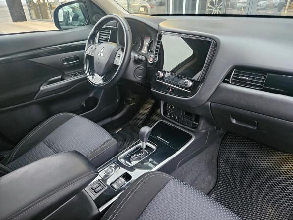 Mitsubishi Outlander III Рестайлинг 3 с пробегом 2021 года, цена 2 587 000 рублей, 75600 км, внедорожник, Автокод Объявления