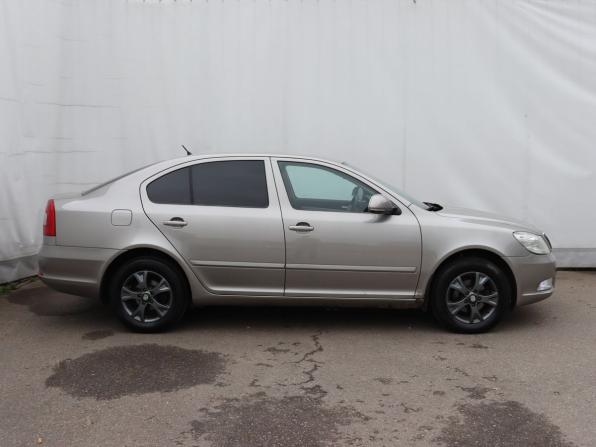 Skoda Octavia II (A5) Рестайлинг с пробегом 2010 года, цена 699 000 рублей, 253000 км, лифтбек, Автокод Объявления