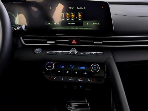 Hyundai Elantra VII (CN7) Рестайлинг с пробегом 2023 года, цена 2 049 000 рублей, 40500 км, седан, Автокод Объявления
