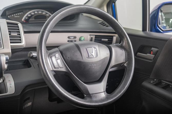 Honda Freed I Рестайлинг с пробегом 2013 года, цена 1 229 000 рублей, 133000 км, компактвэн, Автокод Объявления