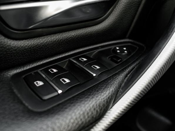 BMW 3 серии VI (F3x) Рестайлинг с пробегом 2018 года, цена 2 435 000 рублей, 149547 км, седан, Автокод Объявления