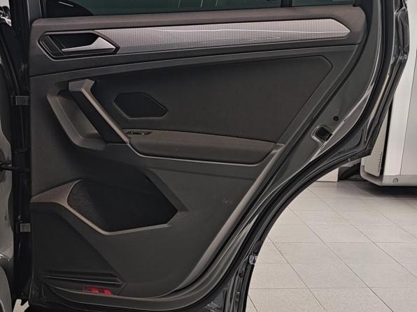 Volkswagen Tiguan II Рестайлинг с пробегом 2021 года, цена 3 190 000 рублей, 29763 км, внедорожник, Автокод Объявления