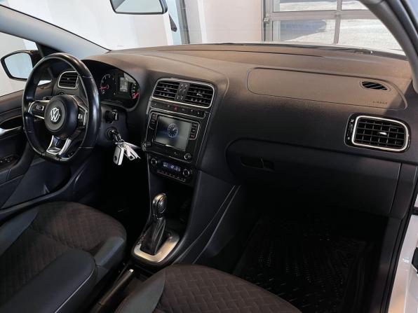 Volkswagen Polo V Рестайлинг с пробегом 2019 года, цена 1 480 000 рублей, 99725 км, седан, Автокод Объявления