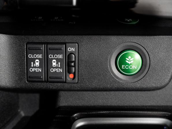 Honda Stepwgn V с пробегом 2017 года, цена 2 100 000 рублей, 59348 км, минивэн, Автокод Объявления
