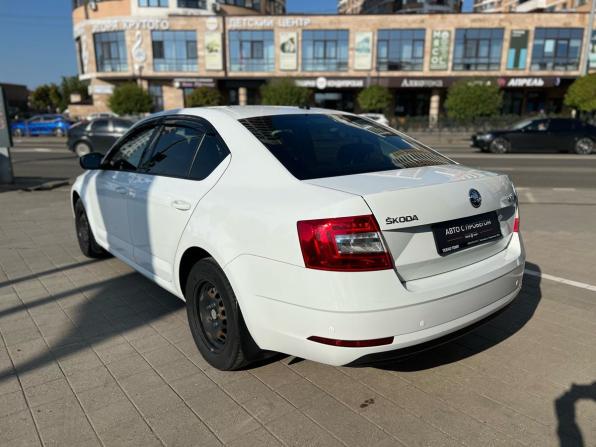 Skoda Octavia III (A7) Рестайлинг с пробегом 2017 года, цена 1 320 000 рублей, 135957 км, лифтбек, Автокод Объявления