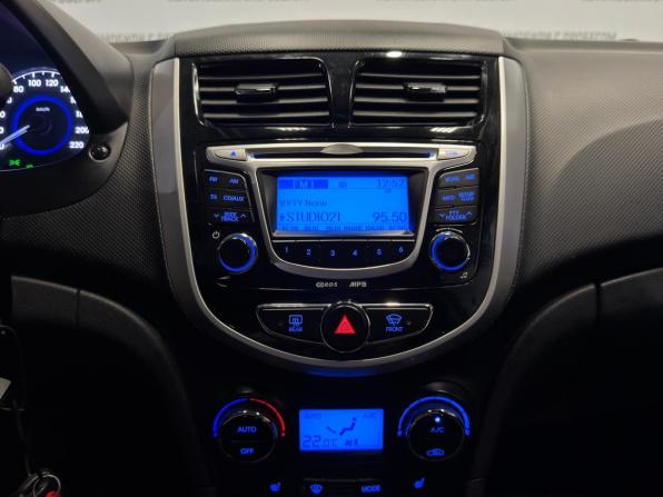 Hyundai Solaris I с пробегом 2011 года, цена 699 000 рублей, 216407 км, хэтчбек, Автокод Объявления
