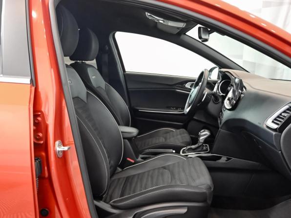 Kia Ceed III Рестайлинг с пробегом 2021 года, цена 2 450 000 рублей, 95608 км, универсал, Автокод Объявления