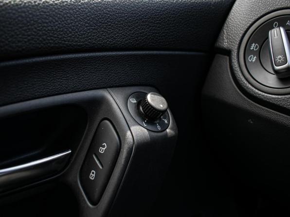 Volkswagen Polo V Рестайлинг с пробегом 2017 года, цена 1 350 000 рублей, 95564 км, седан, Автокод Объявления