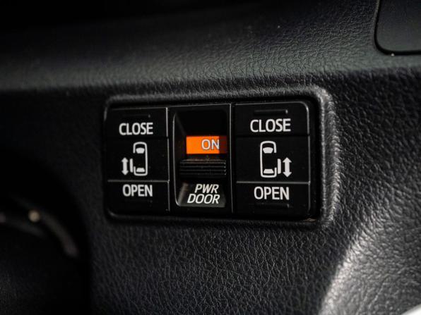 Toyota Sienta II Рестайлинг с пробегом 2018 года, цена 1 349 500 рублей, 128303 км, компактвэн, Автокод Объявления