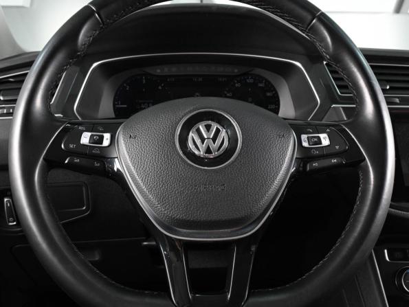 Volkswagen Tiguan II с пробегом 2017 года, цена 2 719 000 рублей, 77481 км, внедорожник, Автокод Объявления