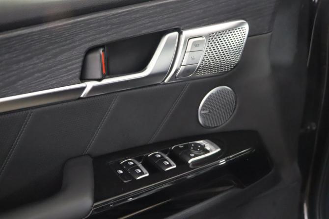 Kia Mohave I Рестайлинг 2 с пробегом 2022 года, цена 5 579 990 рублей, 60370 км, внедорожник, Автокод Объявления