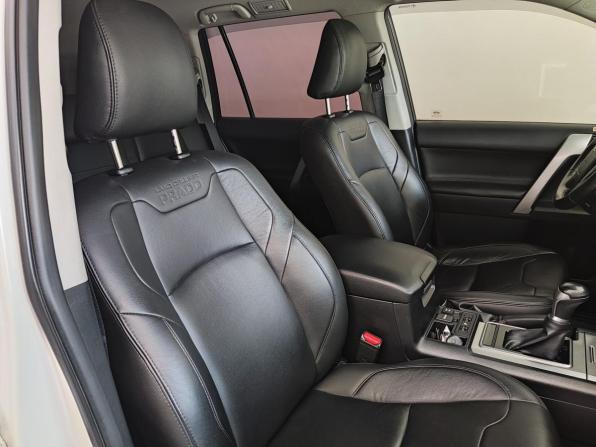 Toyota Land Cruiser Prado 150 Series Рестайлинг 2 с пробегом 2019 года, цена 5 255 000 рублей, 120799 км, внедорожник, Автокод Объявления