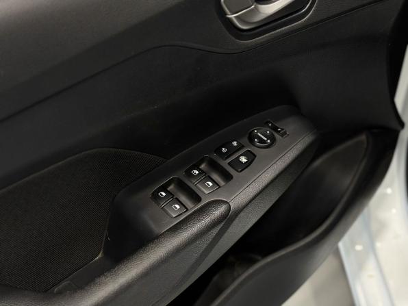Hyundai Solaris II с пробегом 2019 года, цена 1 295 000 рублей, 105060 км, седан, Автокод Объявления