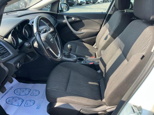Opel Astra J Рестайлинг с пробегом 2014 года, цена 1 075 400 рублей, 109000 км, седан, Автокод Объявления