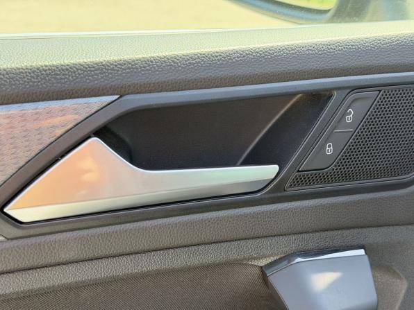 Volkswagen Tiguan II Рестайлинг с пробегом 2021 года, цена 3 700 000 рублей, 37114 км, внедорожник, Автокод Объявления
