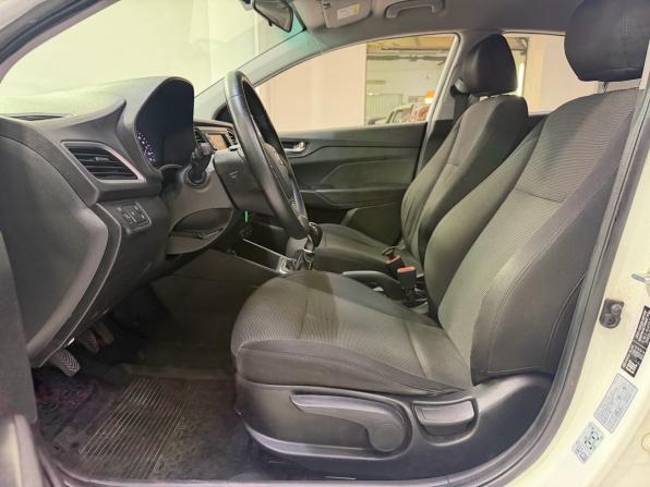 Hyundai Solaris II с пробегом 2017 года, цена 999 000 рублей, 264379 км, седан, Автокод Объявления