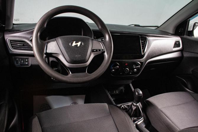 Hyundai Solaris II с пробегом 2017 года, цена 599 000 рублей, 360000 км, седан, Автокод Объявления