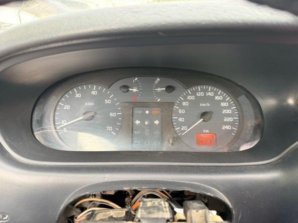 Renault Megane I Рестайлинг с пробегом 1999 года, цена 150 000 рублей, 252009 км, седан, Автокод Объявления