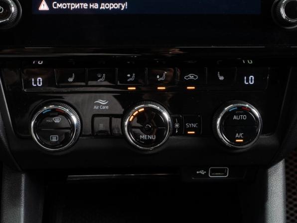 Skoda Octavia III (A7) Рестайлинг с пробегом 2018 года, цена 2 020 000 рублей, 151919 км, лифтбек, Автокод Объявления