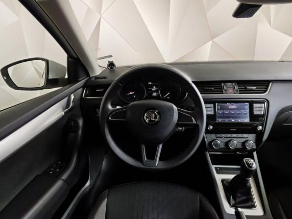 Skoda Octavia III (A7) Рестайлинг с пробегом 2017 года, цена 1 611 000 рублей, 65807 км, лифтбек, Автокод Объявления