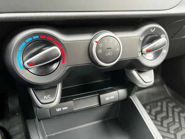Kia Rio IV Рестайлинг с пробегом 2021 года, цена 1 785 000 рублей, 800 км, седан, Автокод Объявления