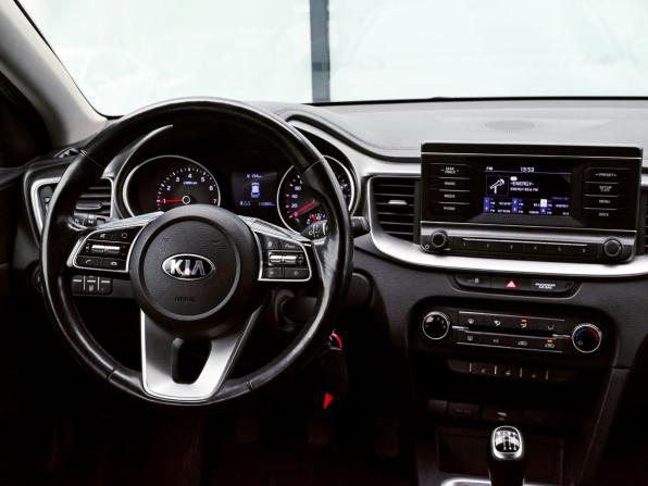 Kia Ceed III с пробегом 2021 года, цена 1 719 000 рублей, 110932 км, универсал, Автокод Объявления
