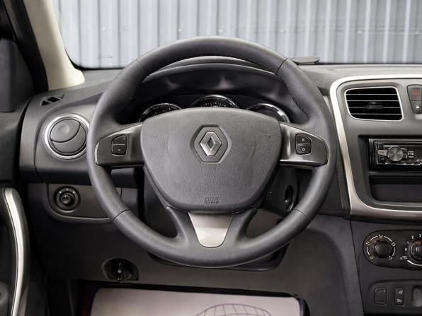 Renault Sandero II с пробегом 2015 года, цена 877 000 рублей, 118000 км, хэтчбек, Автокод Объявления