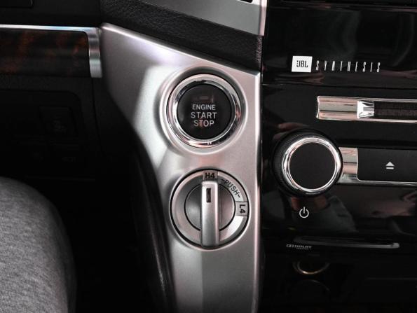 Toyota Land Cruiser 200 Series Рестайлинг 1 с пробегом 2015 года, цена 4 349 000 рублей, 178173 км, внедорожник, Автокод Объявления