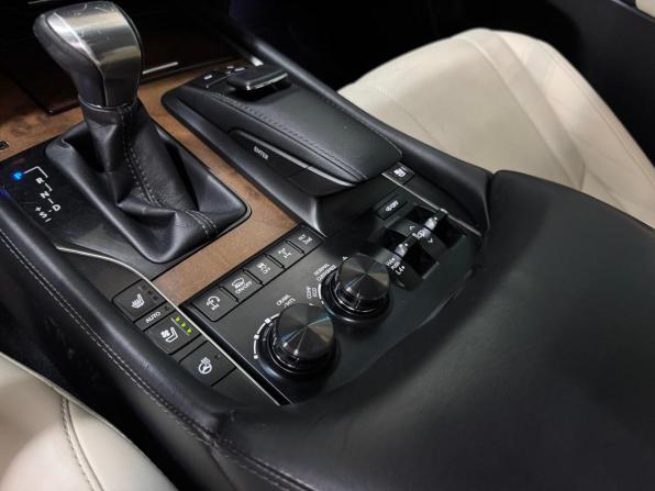 Lexus LX III Рестайлинг 2 с пробегом 2016 года, цена 6 970 000 рублей, 199755 км, внедорожник, Автокод Объявления