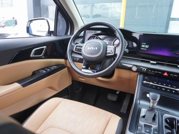Kia Carnival IV с пробегом 2022 года, цена 3 890 000 рублей, 93715 км, минивэн, Автокод Объявления