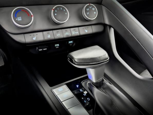 Hyundai Elantra VII (CN7) с пробегом 2022 года, цена 1 919 000 рублей, 42343 км, седан, Автокод Объявления