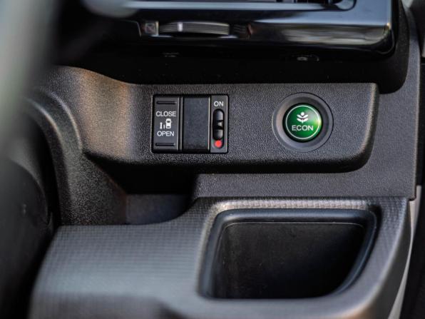 Honda Stepwgn V с пробегом 2015 года, цена 1 510 000 рублей, 193413 км, минивэн, Автокод Объявления
