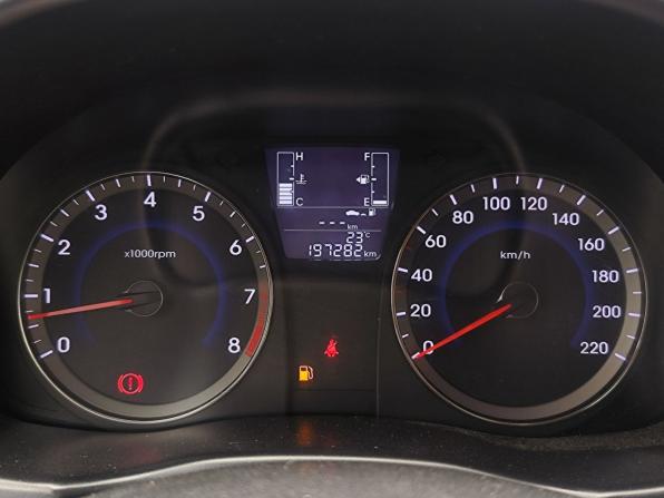 Hyundai Solaris I Рестайлинг с пробегом 2015 года, цена 650 000 рублей, 197277 км, седан, Автокод Объявления