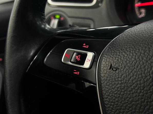 Volkswagen Polo V Рестайлинг с пробегом 2017 года, цена 950 000 рублей, 206123 км, седан, Автокод Объявления