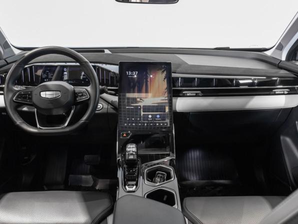 Geely Atlas II с пробегом 2023 года, цена 2 784 654 рубля, 33437 км, внедорожник, Автокод Объявления