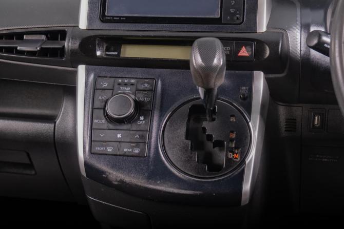 Toyota Wish II с пробегом 2010 года, цена 1 009 000 рублей, 270000 км, минивэн, Автокод Объявления