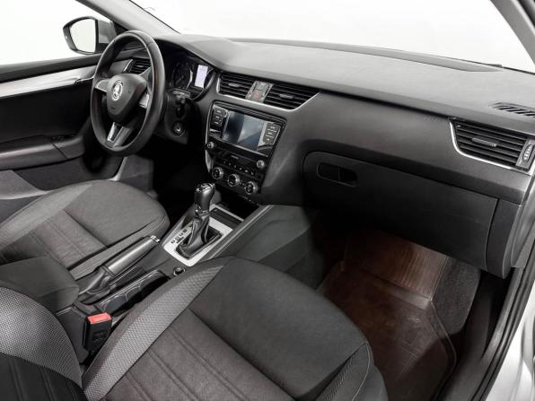 Skoda Octavia III (A7) Рестайлинг с пробегом 2017 года, цена 1 490 000 рублей, 127104 км, лифтбек, Автокод Объявления
