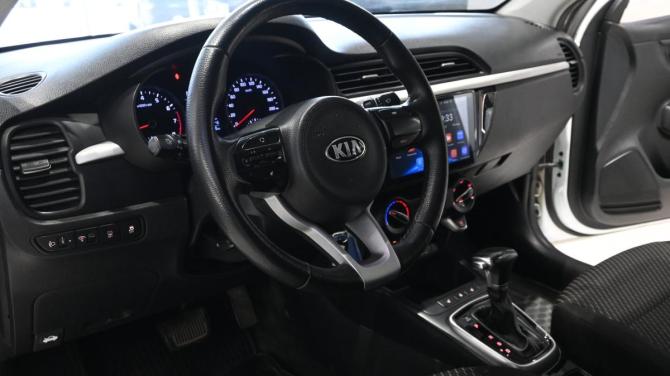 Kia Rio IV с пробегом 2018 года, цена 1 220 000 рублей, 175000 км, седан, Автокод Объявления