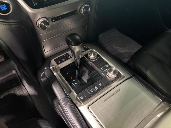 Toyota Land Cruiser 200 Series Рестайлинг 2 с пробегом 2017 года, цена 6 400 000 рублей, 132890 км, внедорожник, Автокод Объявления