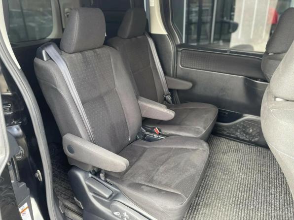 Toyota Voxy III (R80) с пробегом 2015 года, цена 1 785 000 рублей, 152470 км, минивэн, Автокод Объявления