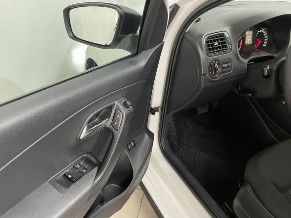 Volkswagen Polo V Рестайлинг с пробегом 2018 года, цена 980 000 рублей, 164854 км, седан, Автокод Объявления